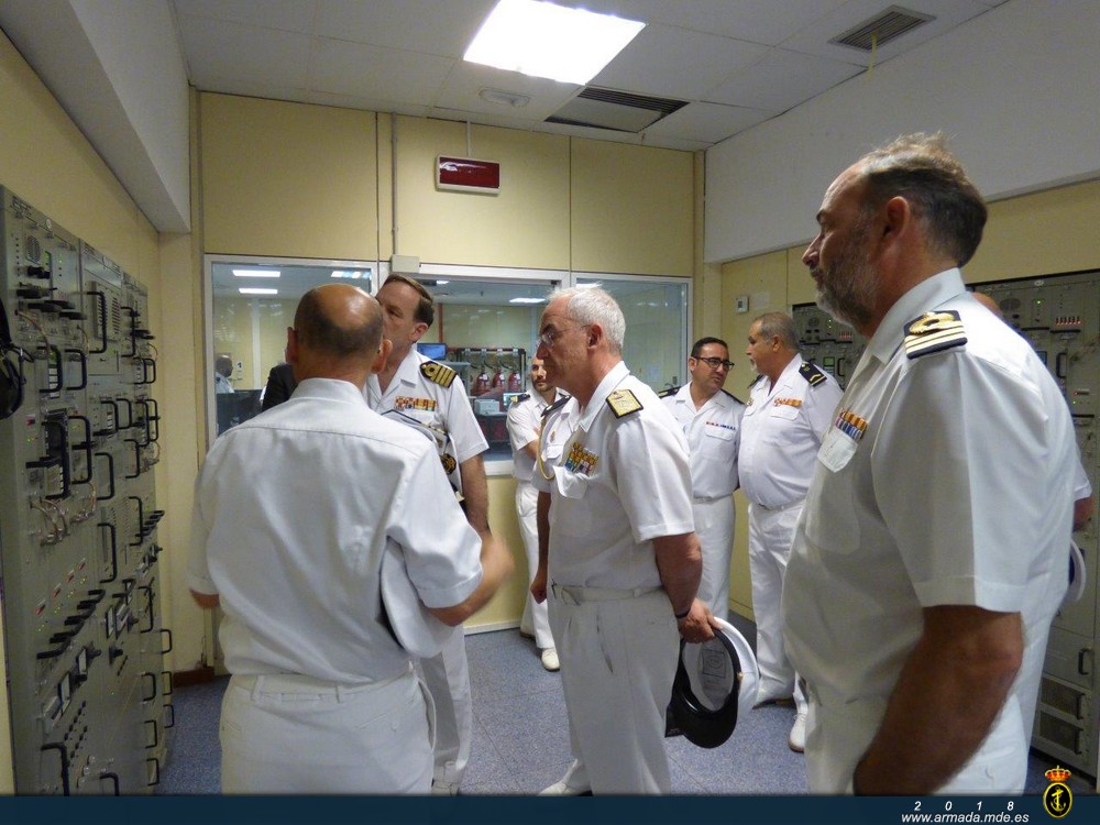 El AJEMA visita las estaciones radio de la Armada en Madrid